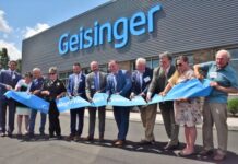 
			
				                                Geisinger officials cut the ribbon for the new Healthplex CenterPoint in Pittston Township Thursday
                                 Mark Guydish | Times Leader

			
		